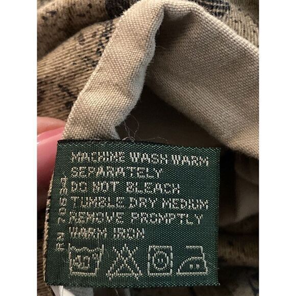 VTG Orvis Men's Shirt XL AOP Fishing Lures Graphic Button Up Shirt Hong Kong Tan - Picture 7 of 9